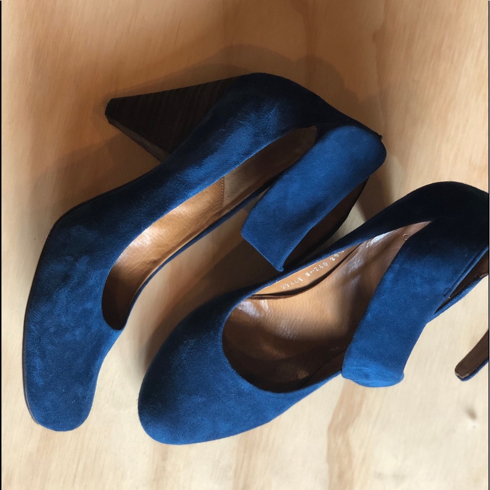 Coclico suede pump 8.5 US (39.5 Euro), heels 3.5” - Picture 5 of 8